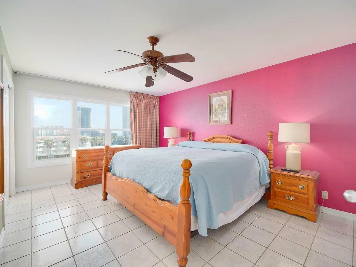 Relaxing Condo, Great Location, 3 Minute Walk To The Apartment