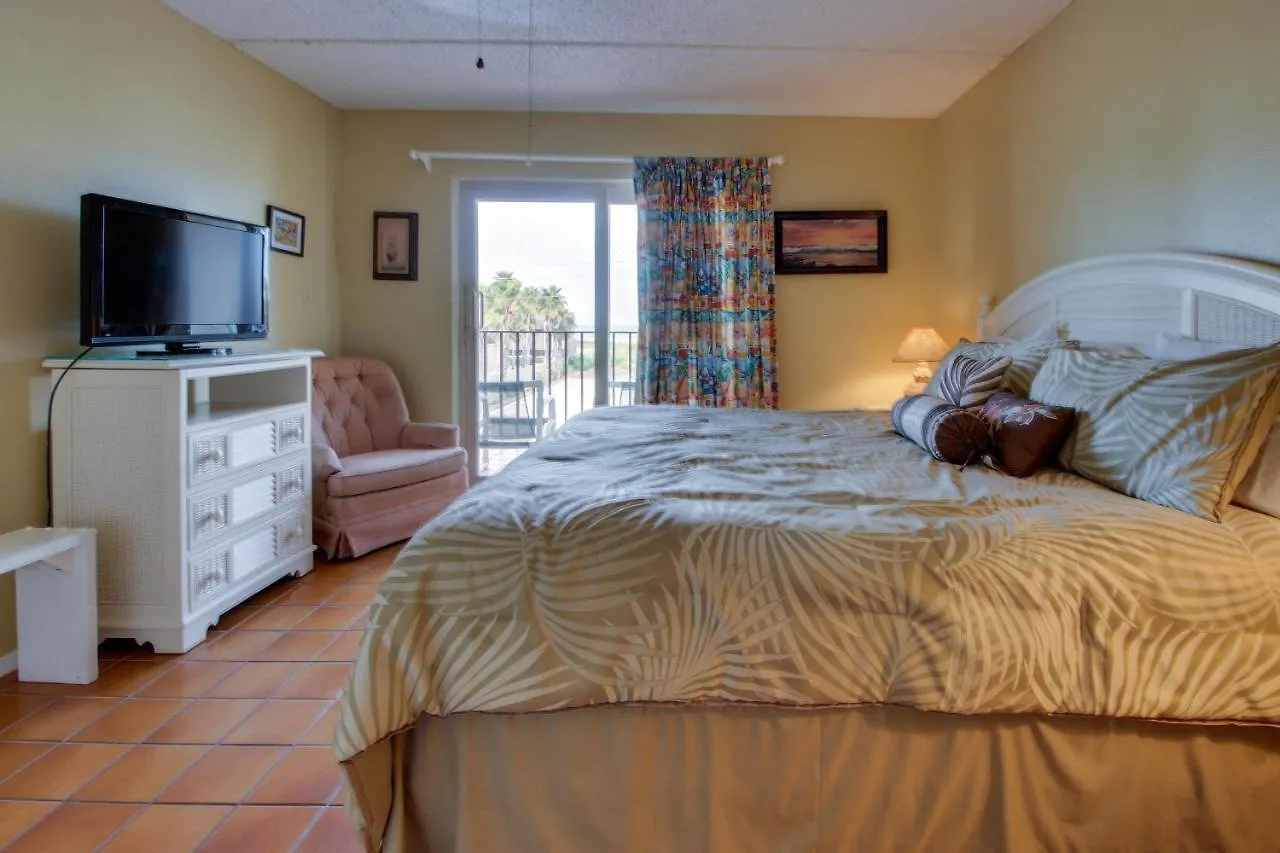 Beachview Condominiums: Palm Tree Pathway Hotel *