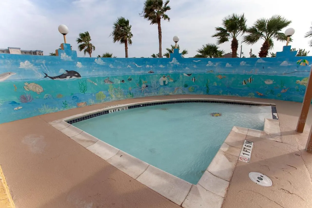Ramada By Wyndham & Motel 2*