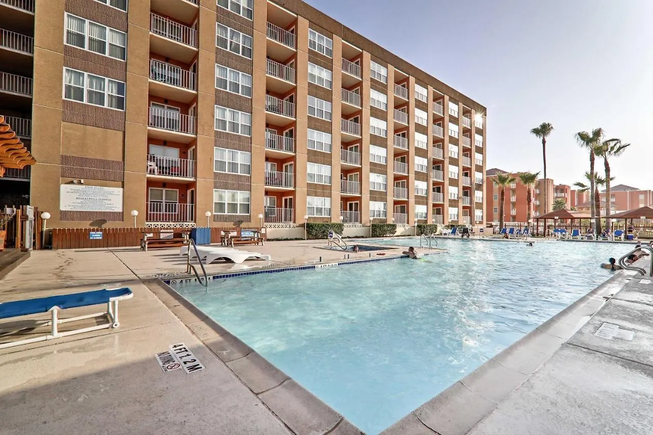 Apartment Haven With Shared Amenities - Steps To Beach!