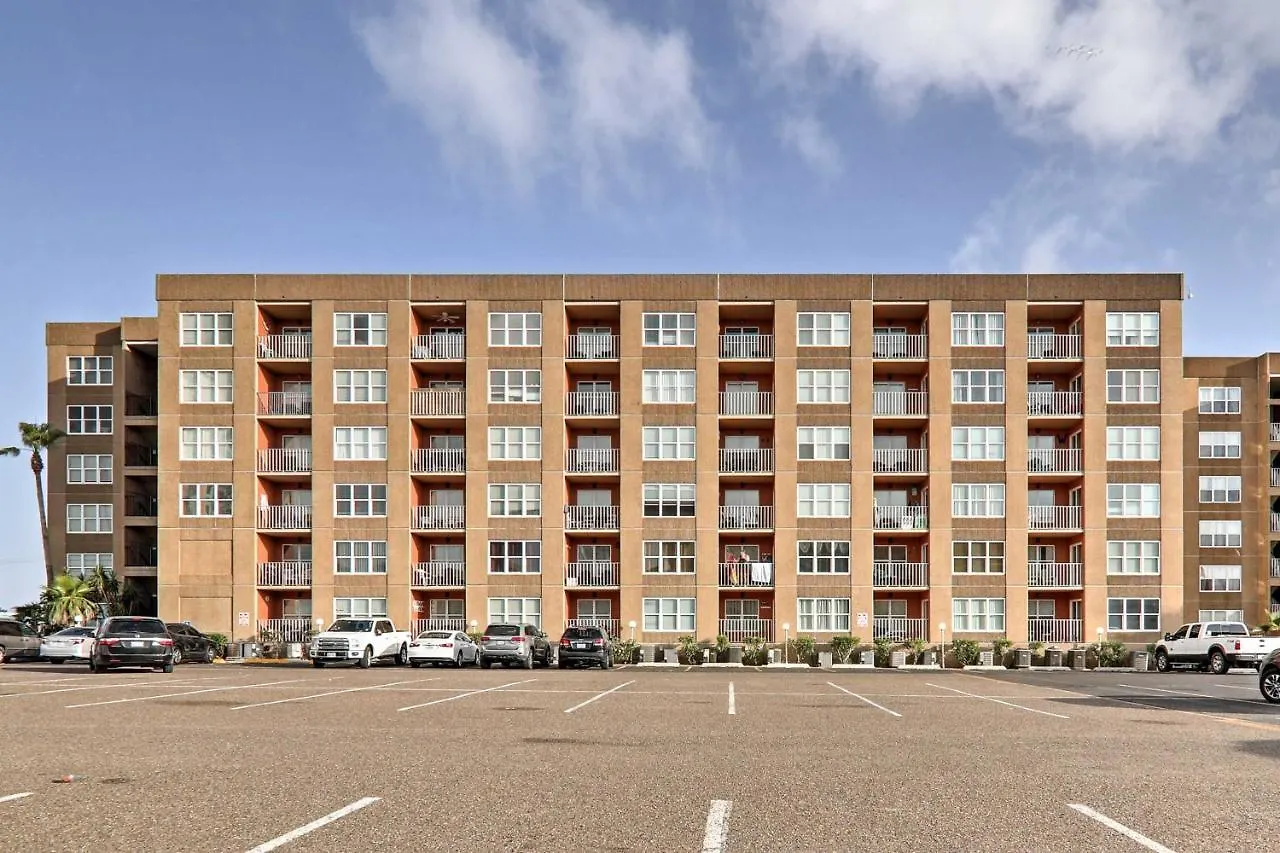 Apartment Haven With Shared Amenities - Steps To Beach! South Padre Island