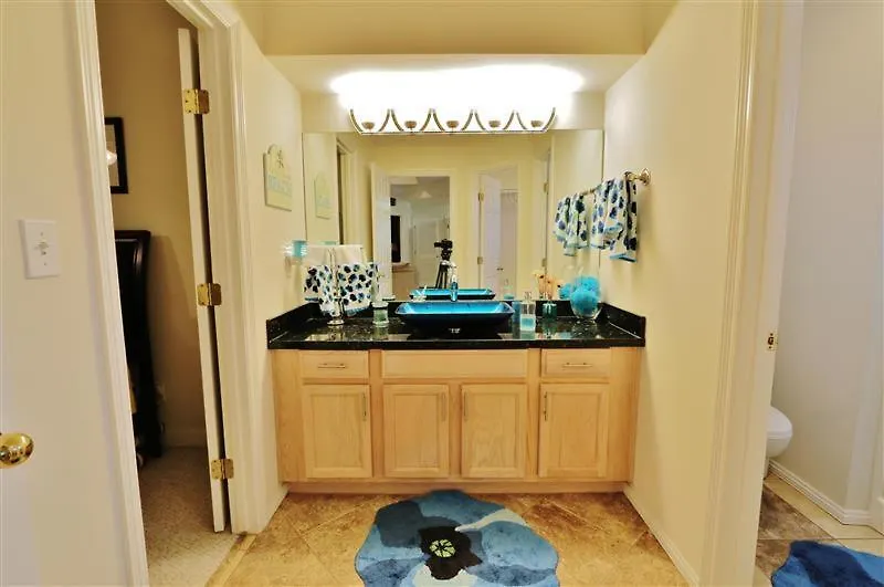Apartment With Pool Access And Balcony!