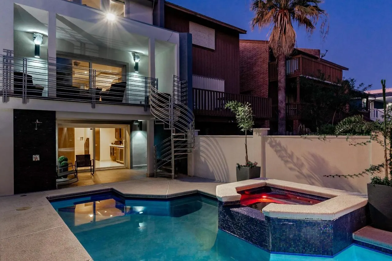 Oleander Paradise - Unit A Holiday home
