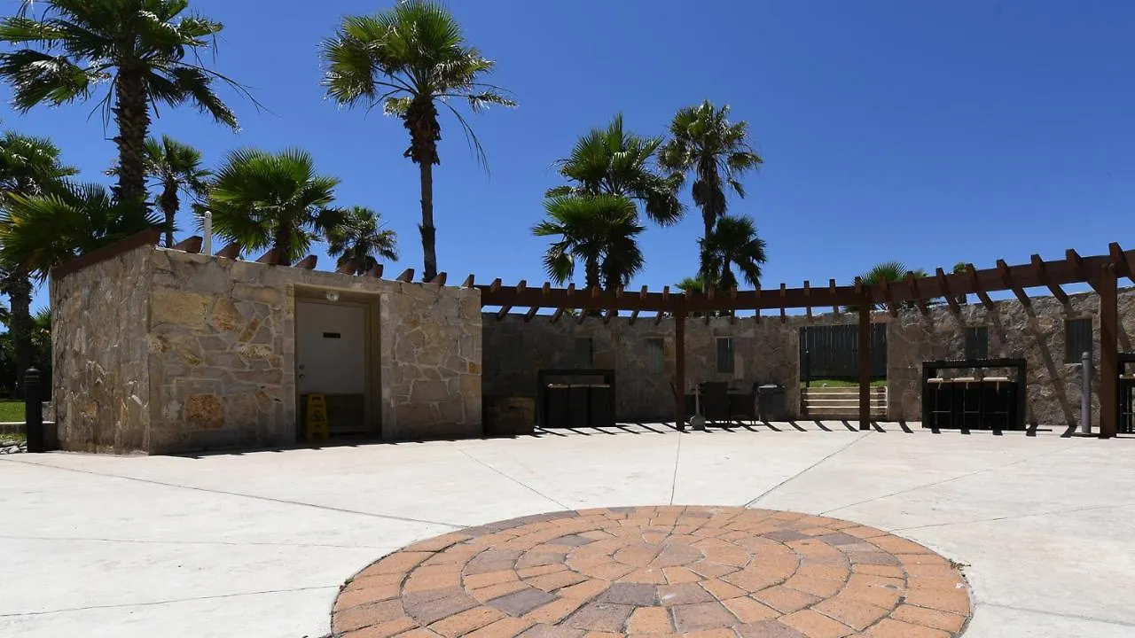 Blue View Beauty! Beachfront Resort, Shared Pools & Jacuzzi * South Padre Island