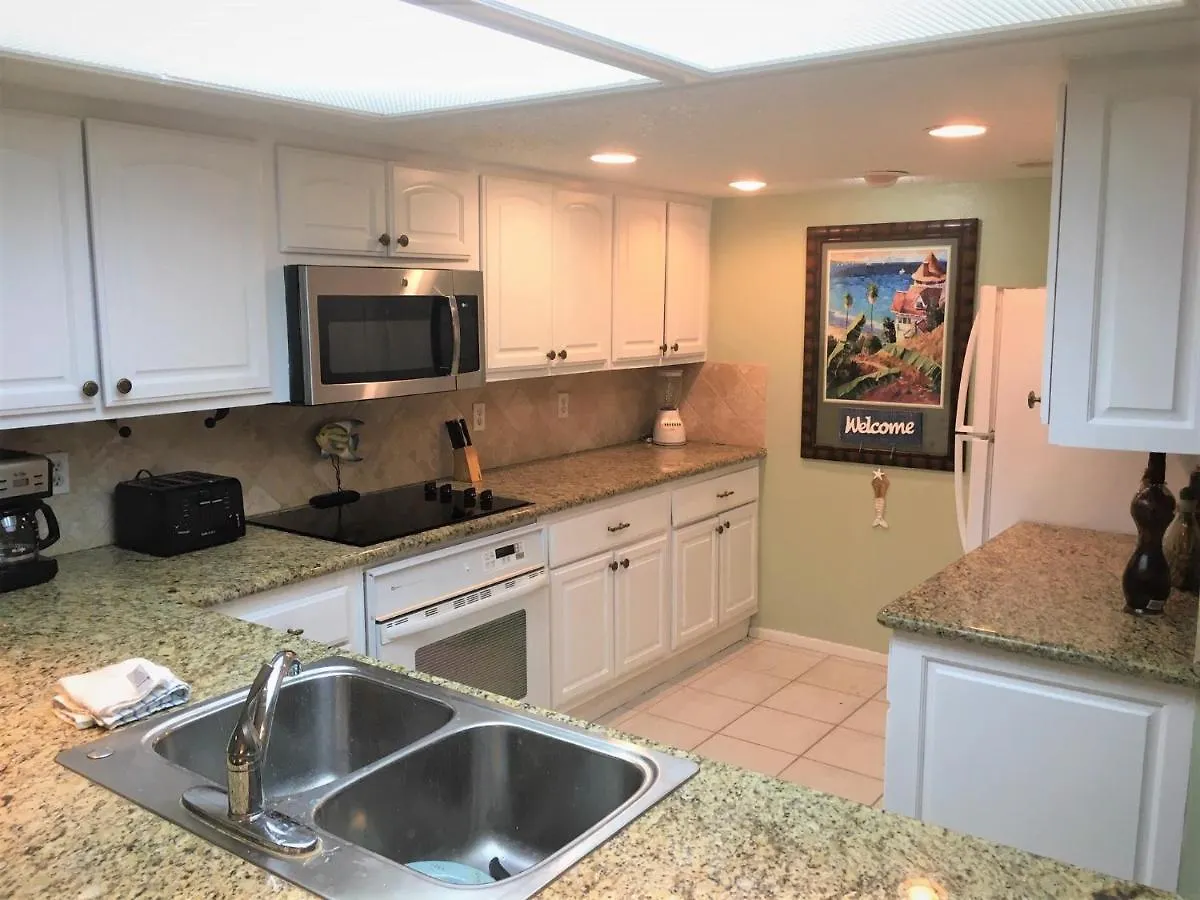 Beachside 2 Bedroom Sleeps 9 *