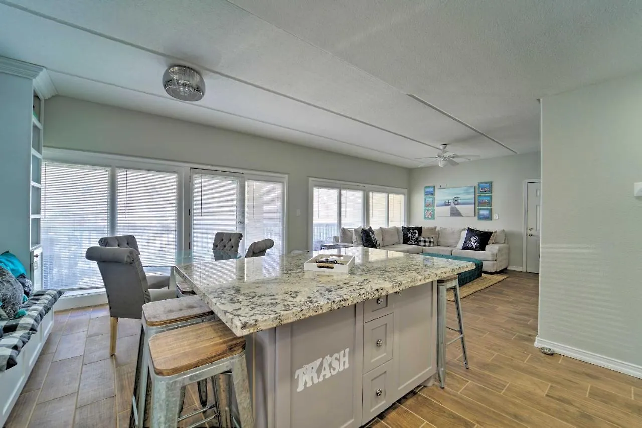 Luxe South Padre With Pool - Walk To Beach! Apartamento *