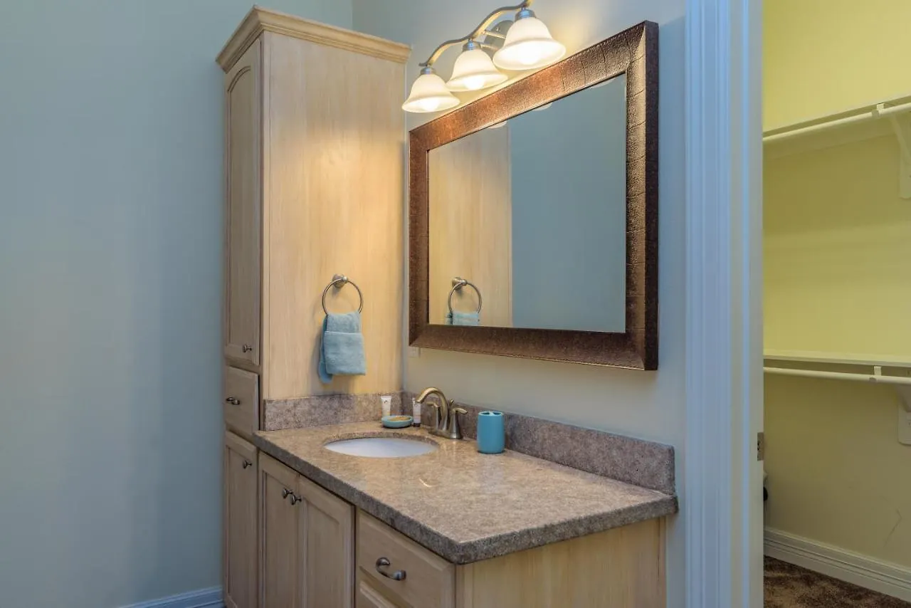 Capricorn - 2 Bedroom Short Walk To The Beach Apartment South Padre Island