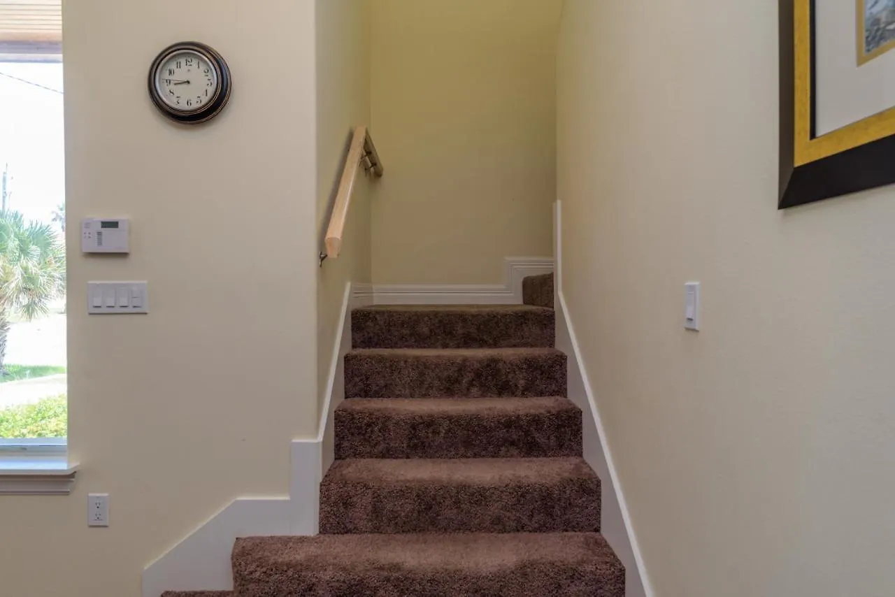 Capricorn - 2 Bedroom Short Walk To The Beach * South Padre Island