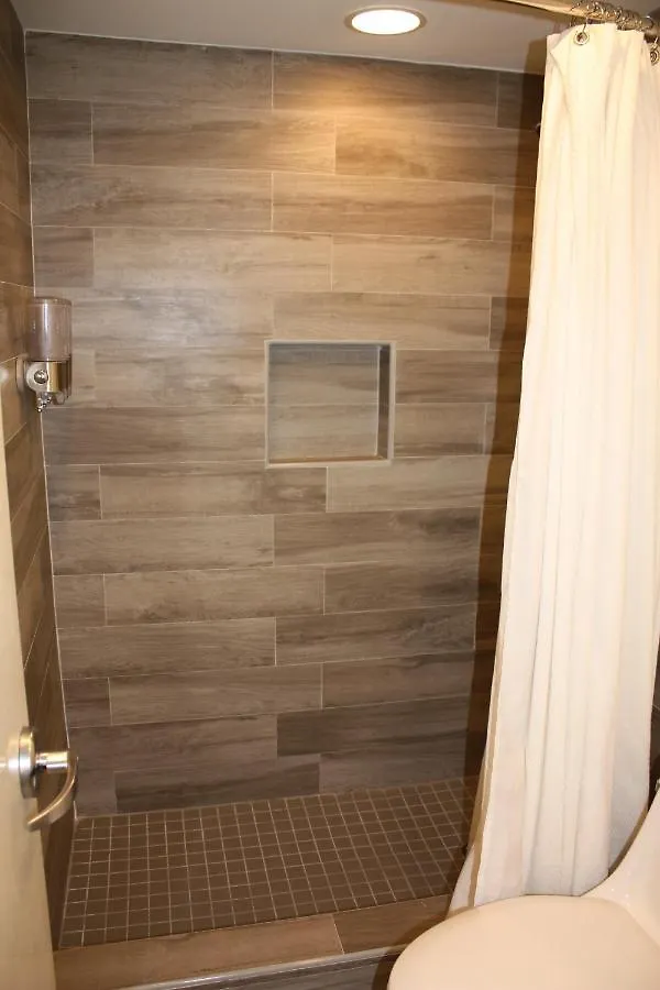 Front To Pool And Bbq - Condo 2B, 2B Beach Access