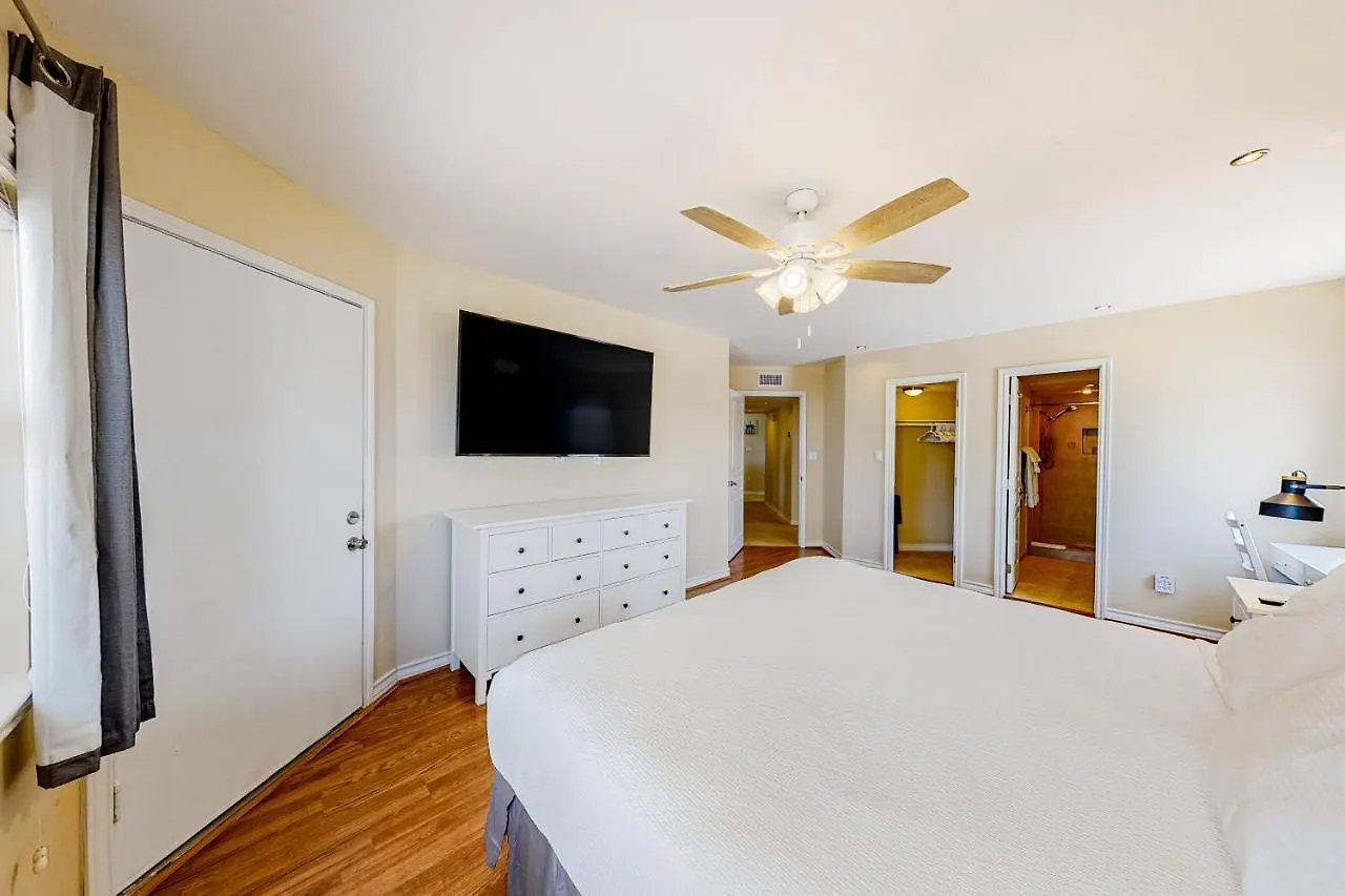 Gulf Point Apartment