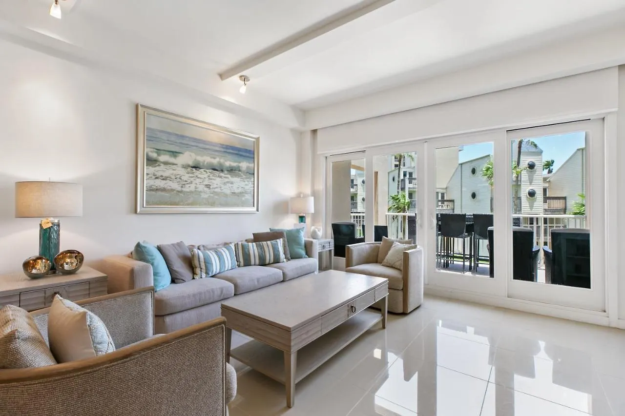 Perfect Big Family Getaway! Spectacular Large Balcony Overlooking The Pool Beachfront 別荘