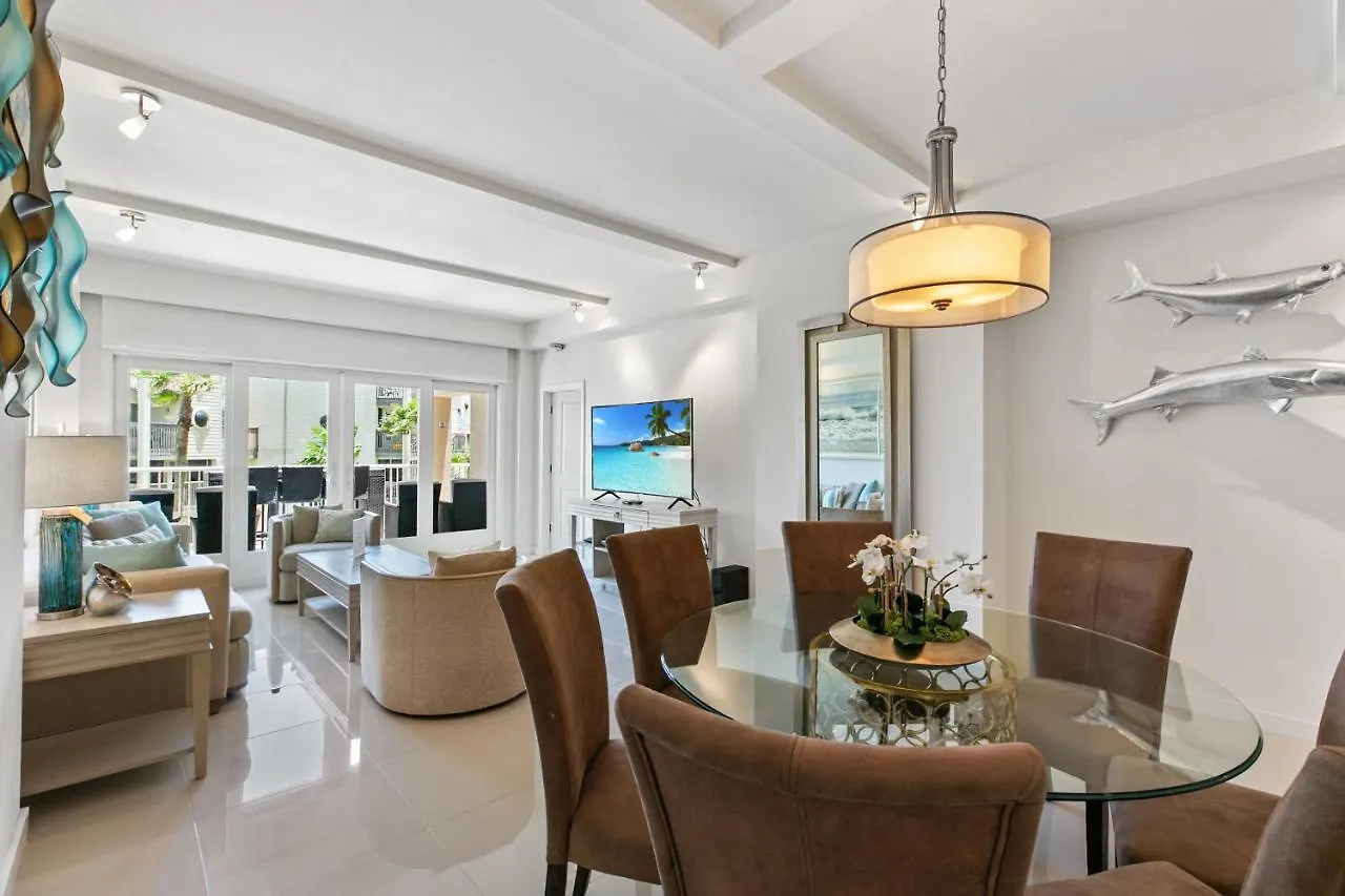 Perfect Big Family Getaway! Spectacular Large Balcony Overlooking The Pool Beachfront