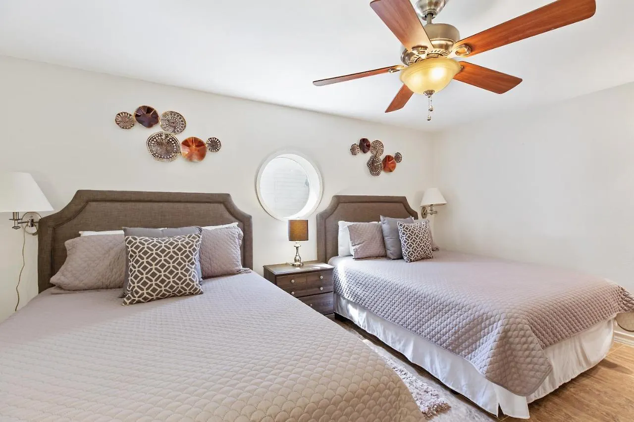 Ground Floor, Spacious Patio And Only Steps Away From Beach And Pool! South Padre Island