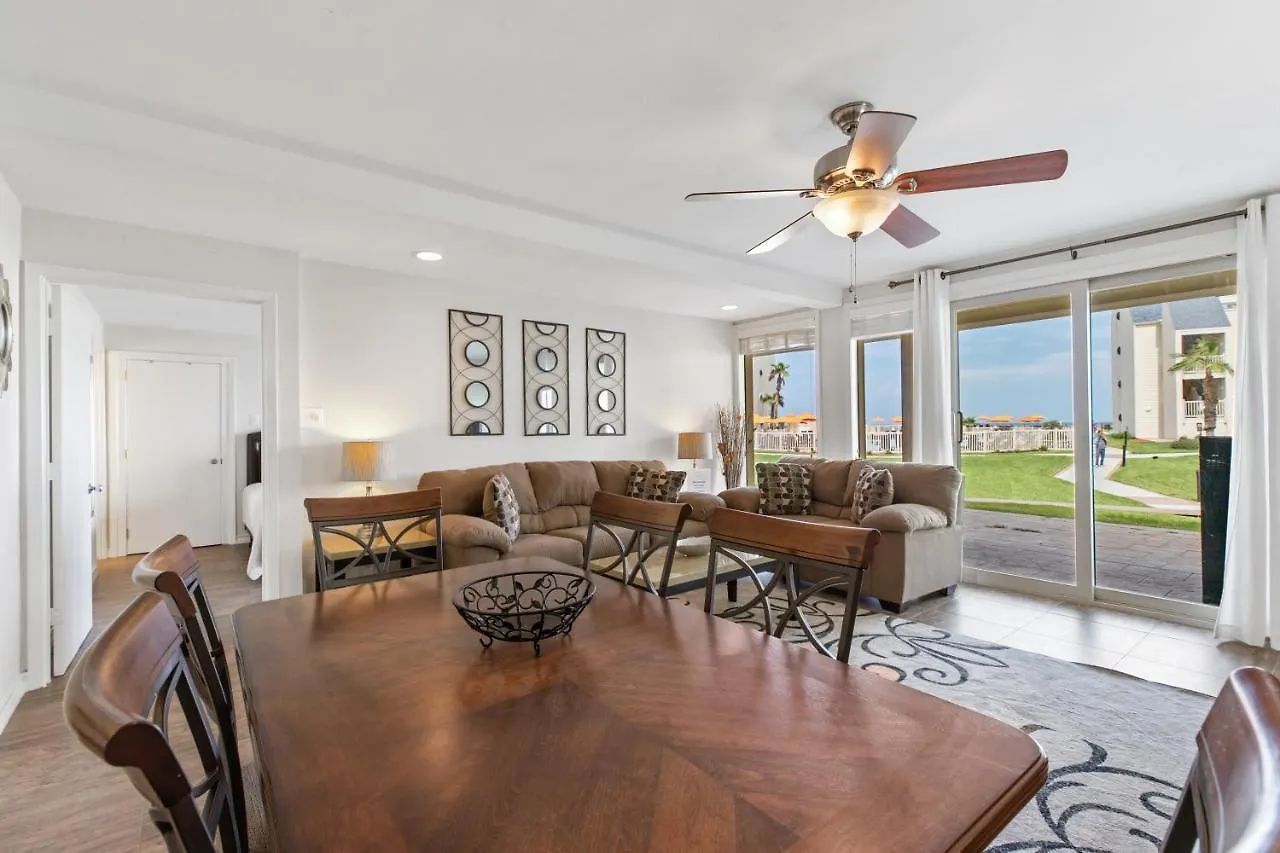 Holiday home Ground Floor, Spacious Patio And Only Steps Away From Beach And Pool! South Padre Island