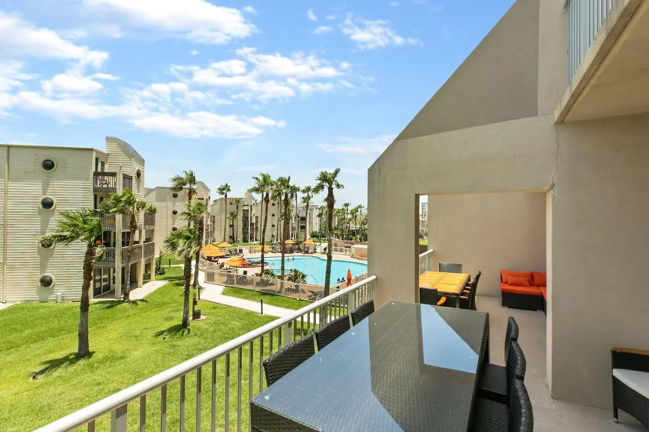 Perfect Big Family Getaway! Spectacular Large Balcony Overlooking The Pool Beachfront * サウス・パドリー・アイランド