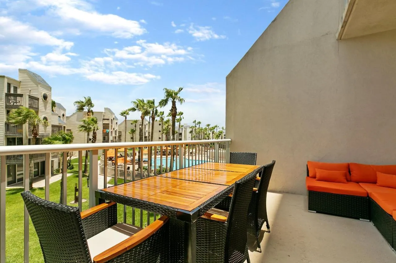 Perfect Big Family Getaway! Spectacular Large Balcony Overlooking The Pool Beachfront