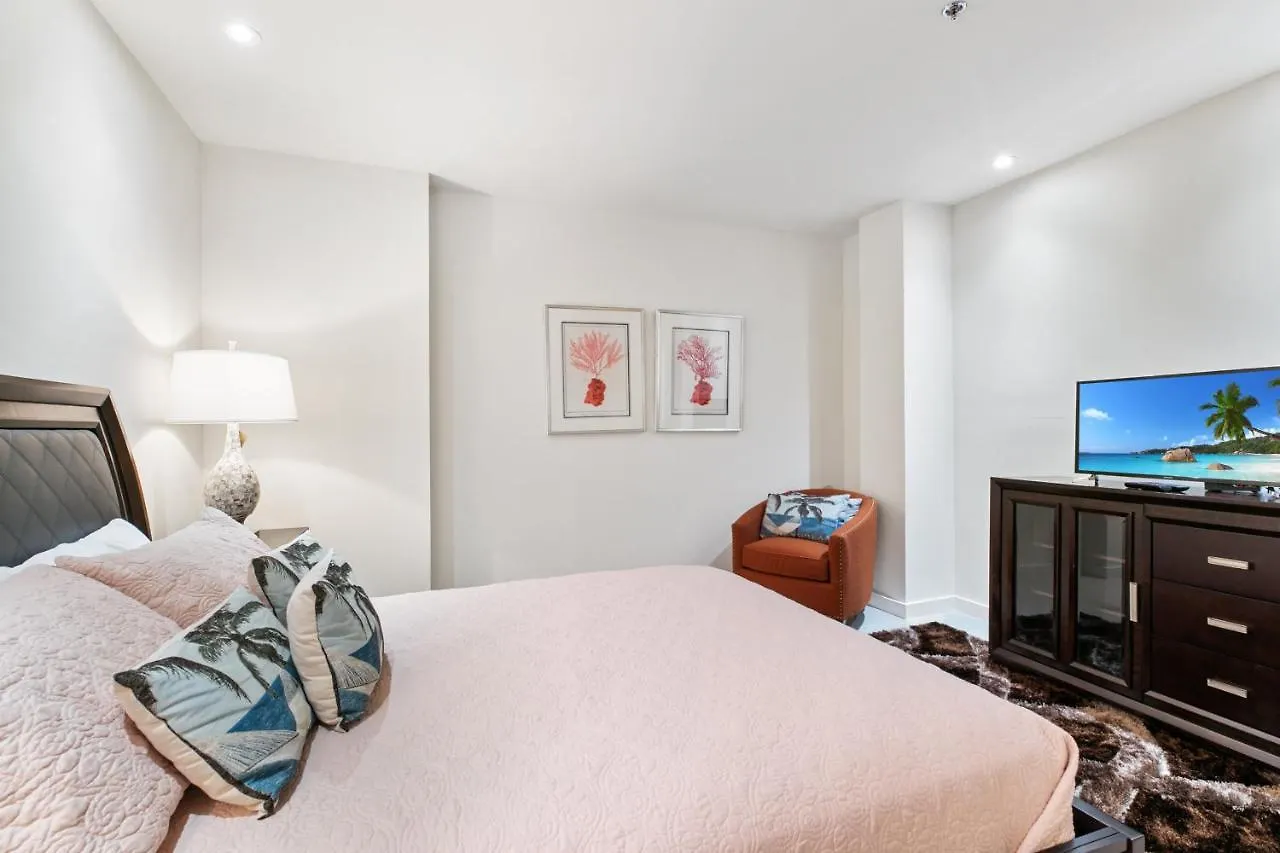 Perfect Big Family Getaway! Spectacular Large Balcony Overlooking The Pool Beachfront 別荘 *