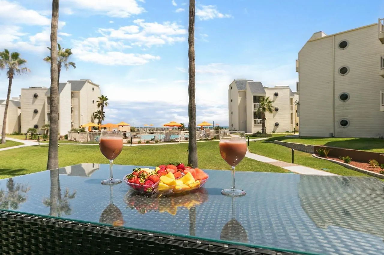 Holiday home Ground Floor, Spacious Patio And Only Steps Away From Beach And Pool! South Padre Island