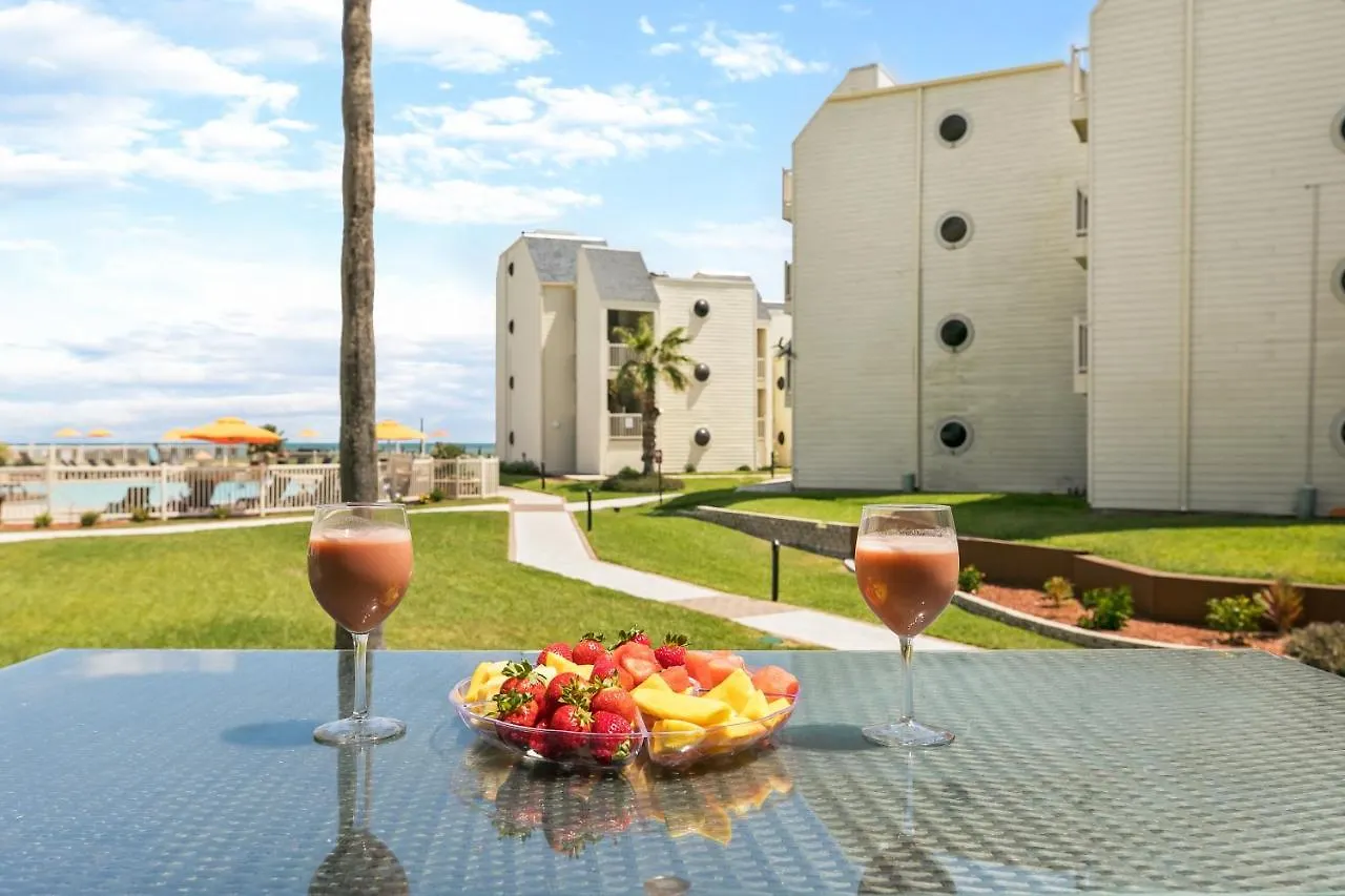 Holiday home Ground Floor, Spacious Patio And Only Steps Away From Beach And Pool! *