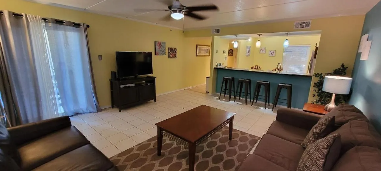 Spotless Updated With Pool - Habitat Unit 7 Appartement *