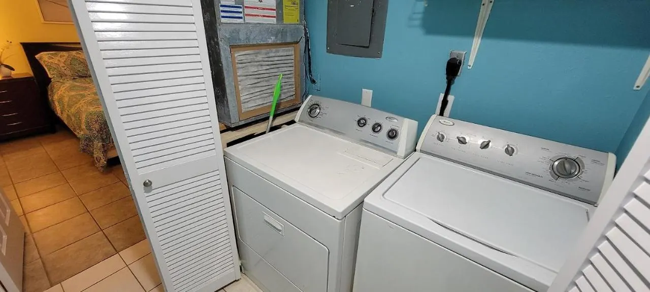 Spotless Updated With Pool - Habitat Unit 7 Appartement