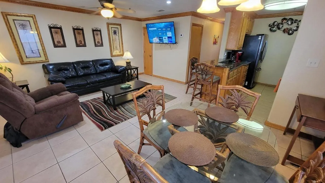 Cozy 2 Bedroom With Big Pool - Campeche Triplex Unit C 아파트 *
