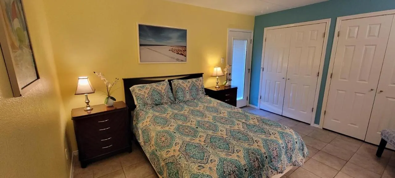Spotless Updated With Pool - Habitat Unit 7 Appartement