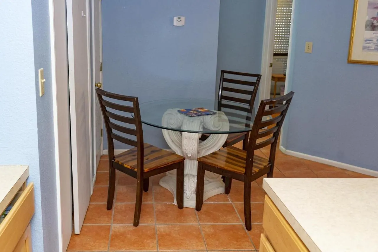 Walk To House In Heart Of Entertainment District - Atrium Unit 102 *