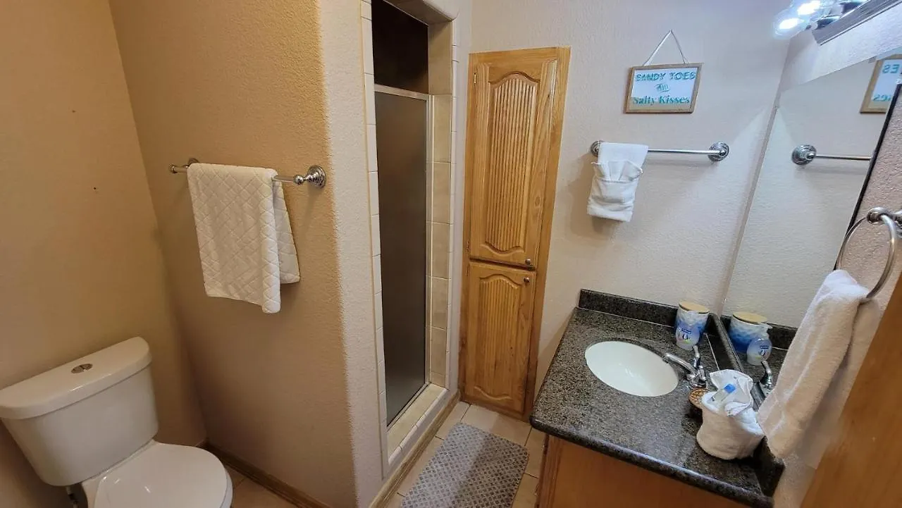 Campeche Triplex Unit C * 南帕诸岛