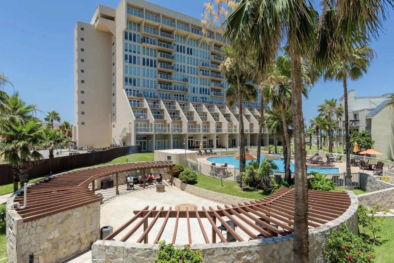 Newly Decorated In Beautiful Beachfront