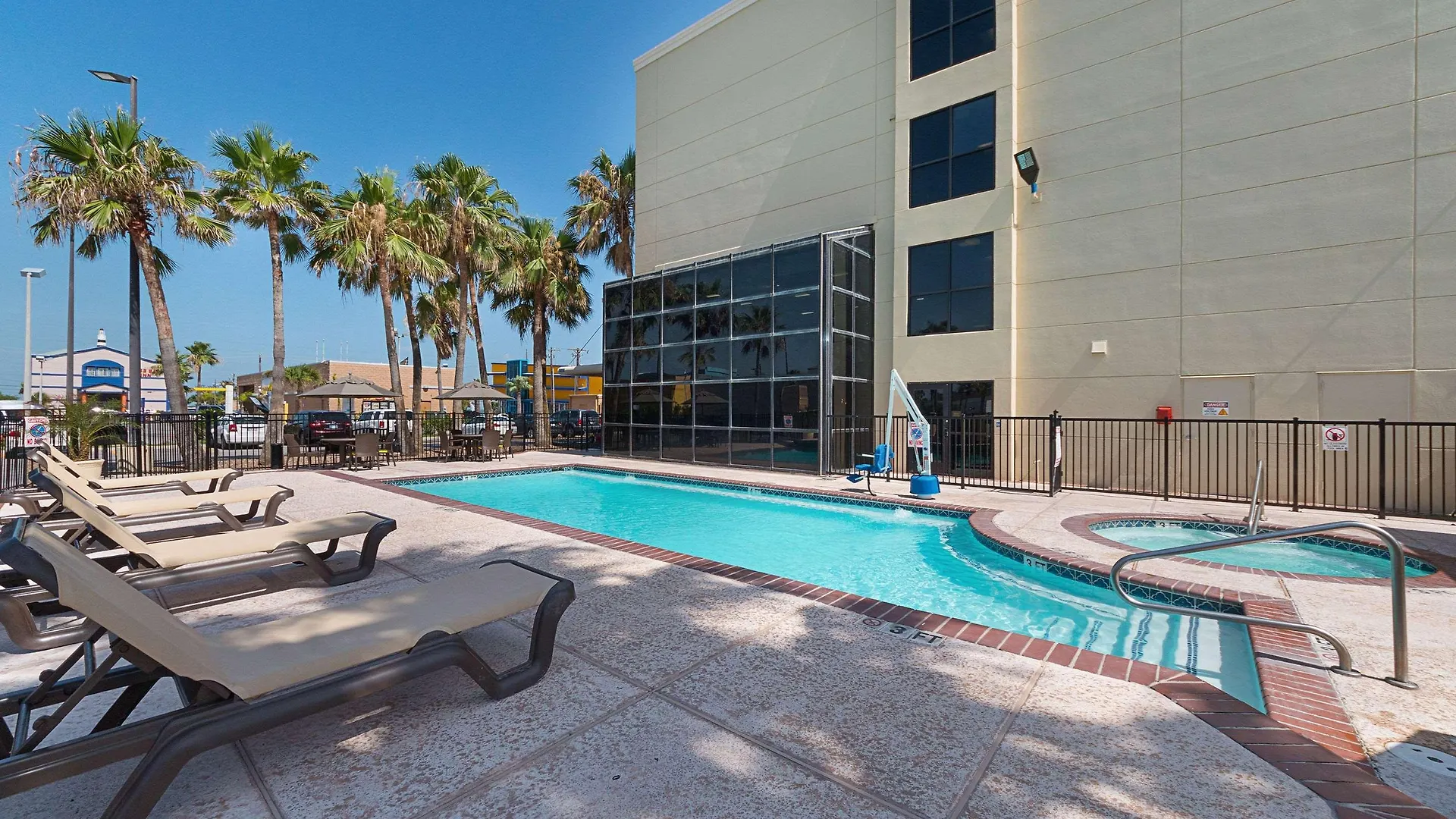 Comfort Beachside Hotel 3*