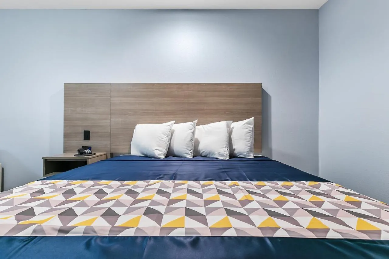 El Delfin Hotel *