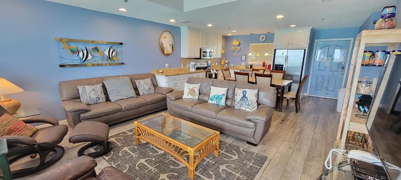 Inverness Penthouse 펜션 *