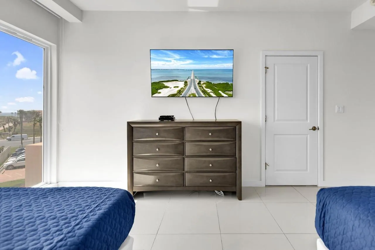 Holiday home Perfect Condo, For Everyone! Beachfront