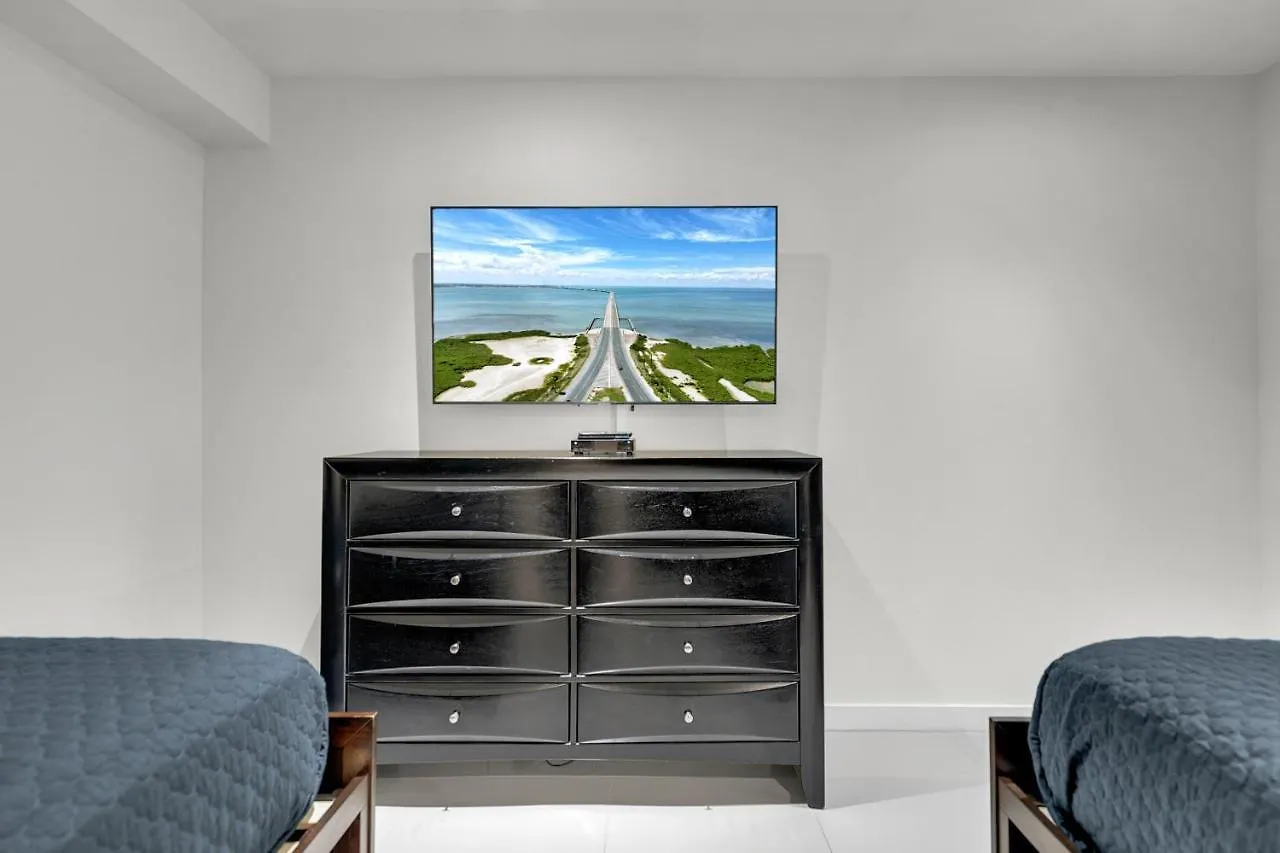 Perfect Condo, For Everyone! Beachfront Holiday home *