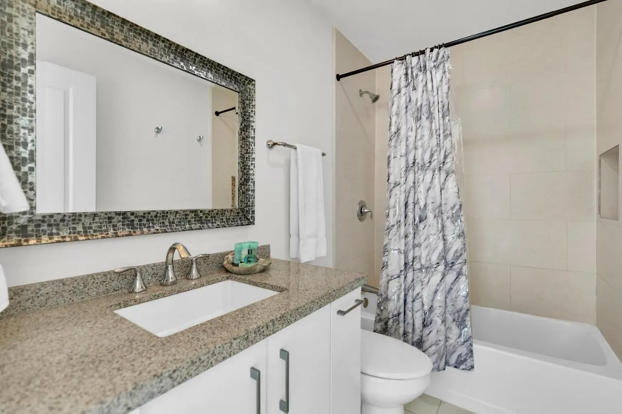 Perfect Condo, For Everyone! Beachfront