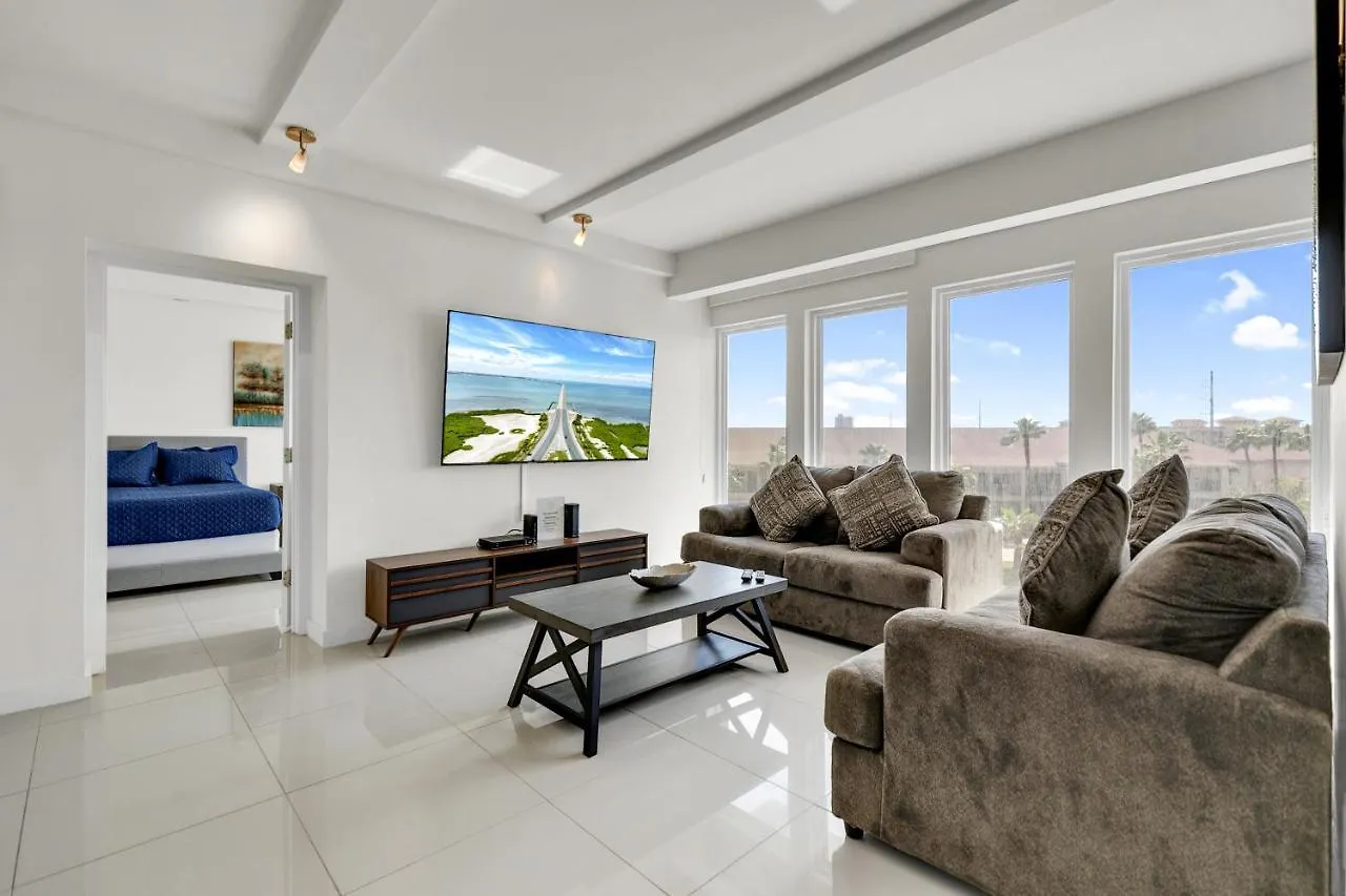 Perfect Condo, For Everyone! Beachfront Holiday home South Padre Island