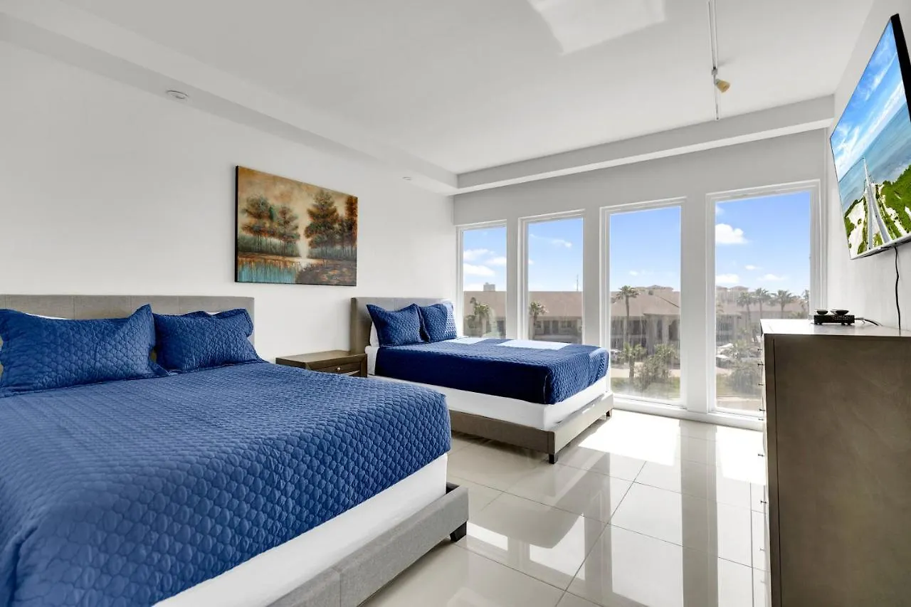 Perfect Condo, For Everyone! Beachfront Holiday home