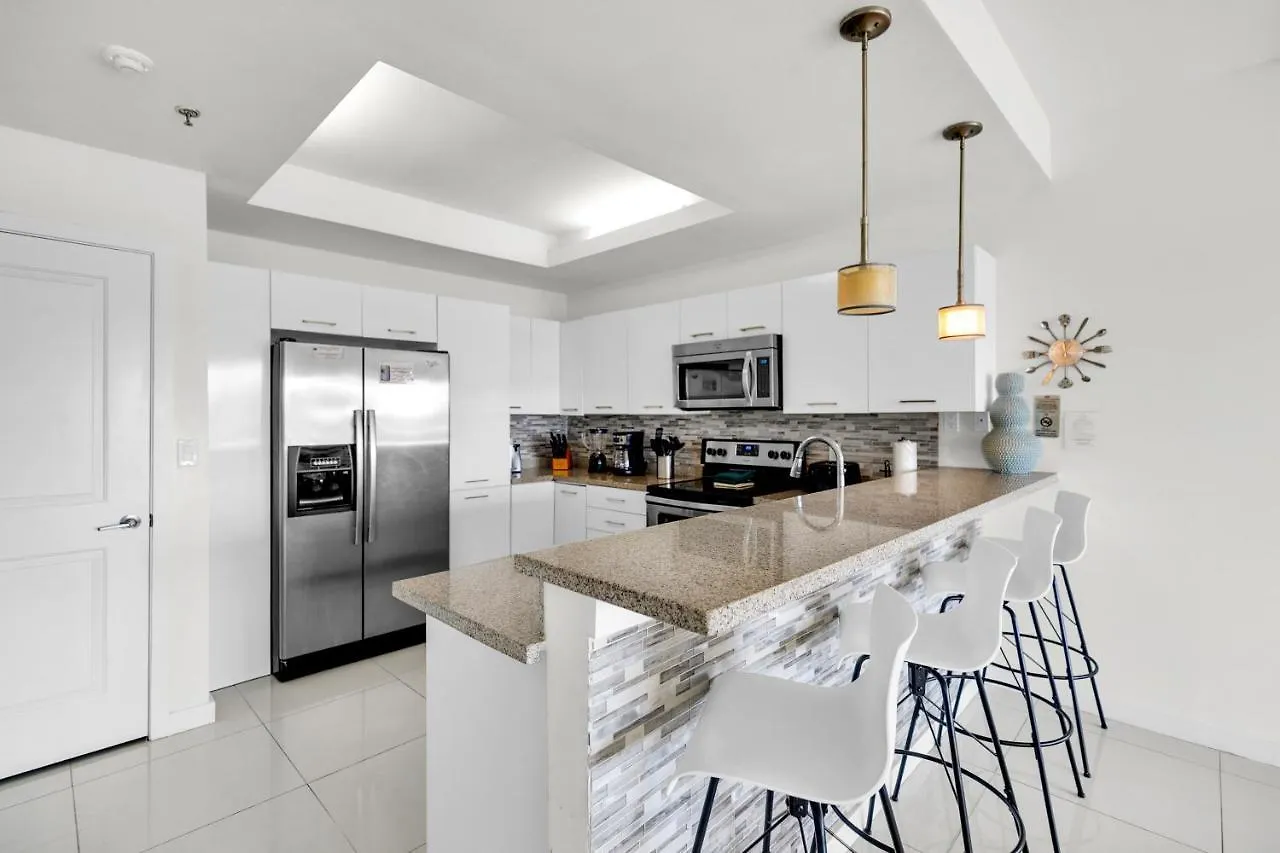 Perfect Condo, For Everyone! Beachfront Holiday home *