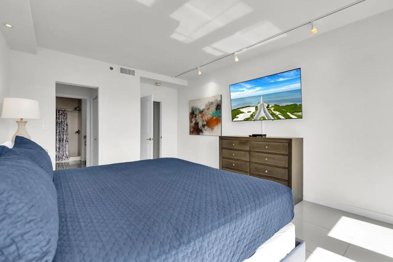Perfect Condo, For Everyone! Beachfront Holiday home South Padre Island
