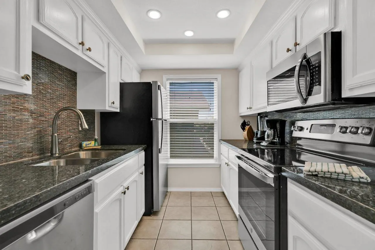 Gulf Coast Unit 4 Apartment *