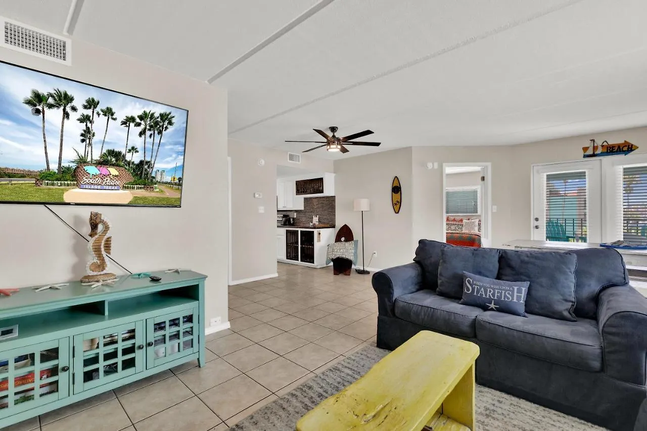 Gulf Coast Unit 4 Apartment *
