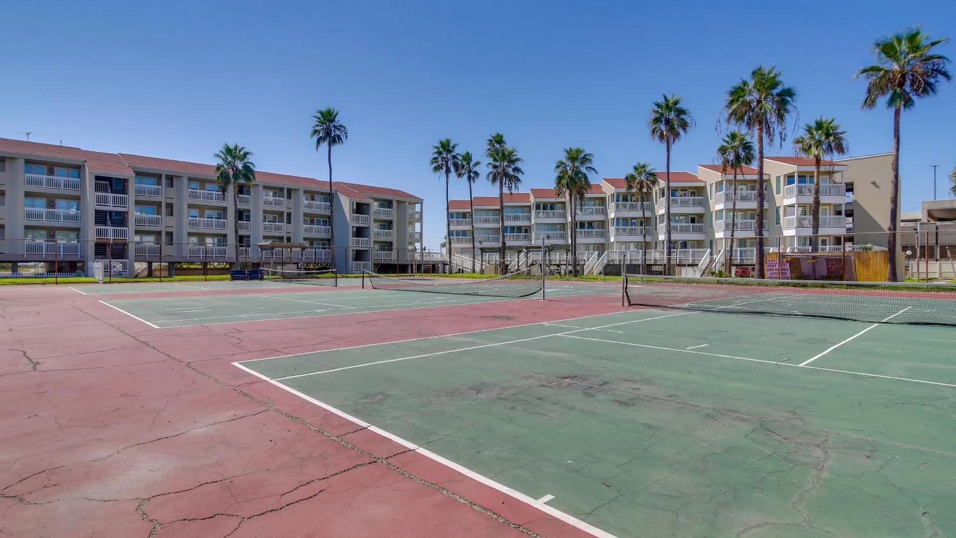 Walk To The Beach! Apartment