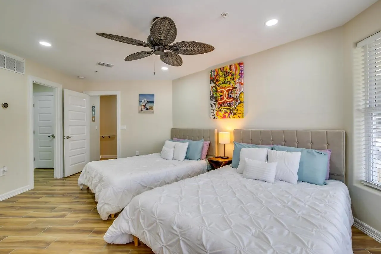 Walk To The Beach! Apartment South Padre Island