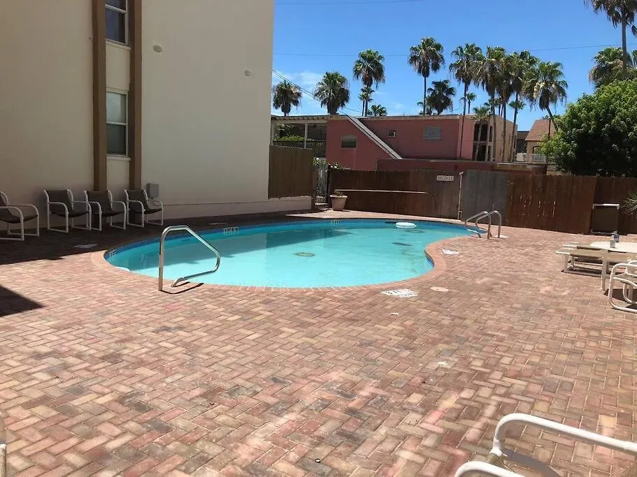 Holiday home Lovely 2 Bed 2 Bath 2nd Floor By *