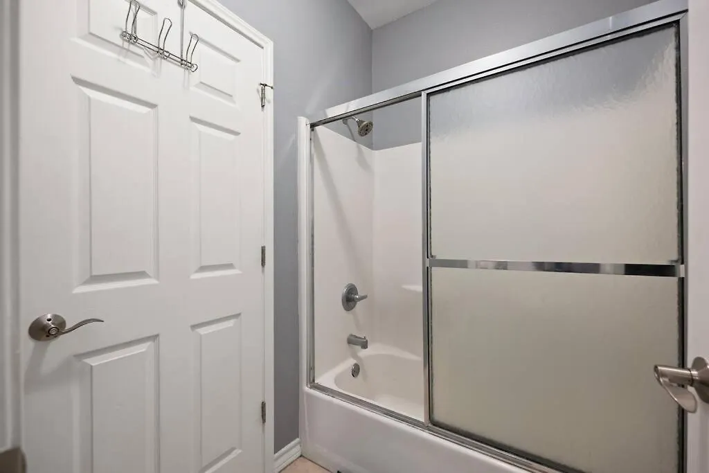 Luxury 3 Bed 2 Bath 2nd Floor By Hébergement de vacances *