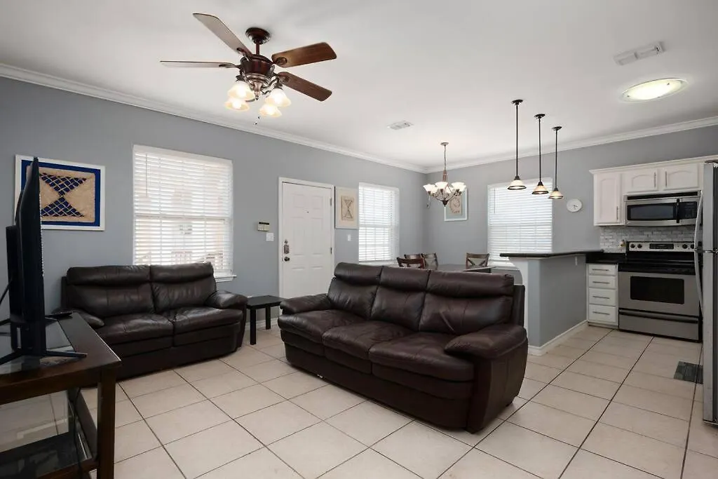 Hébergement de vacances Luxury 3 Bed 2 Bath 2nd Floor By *