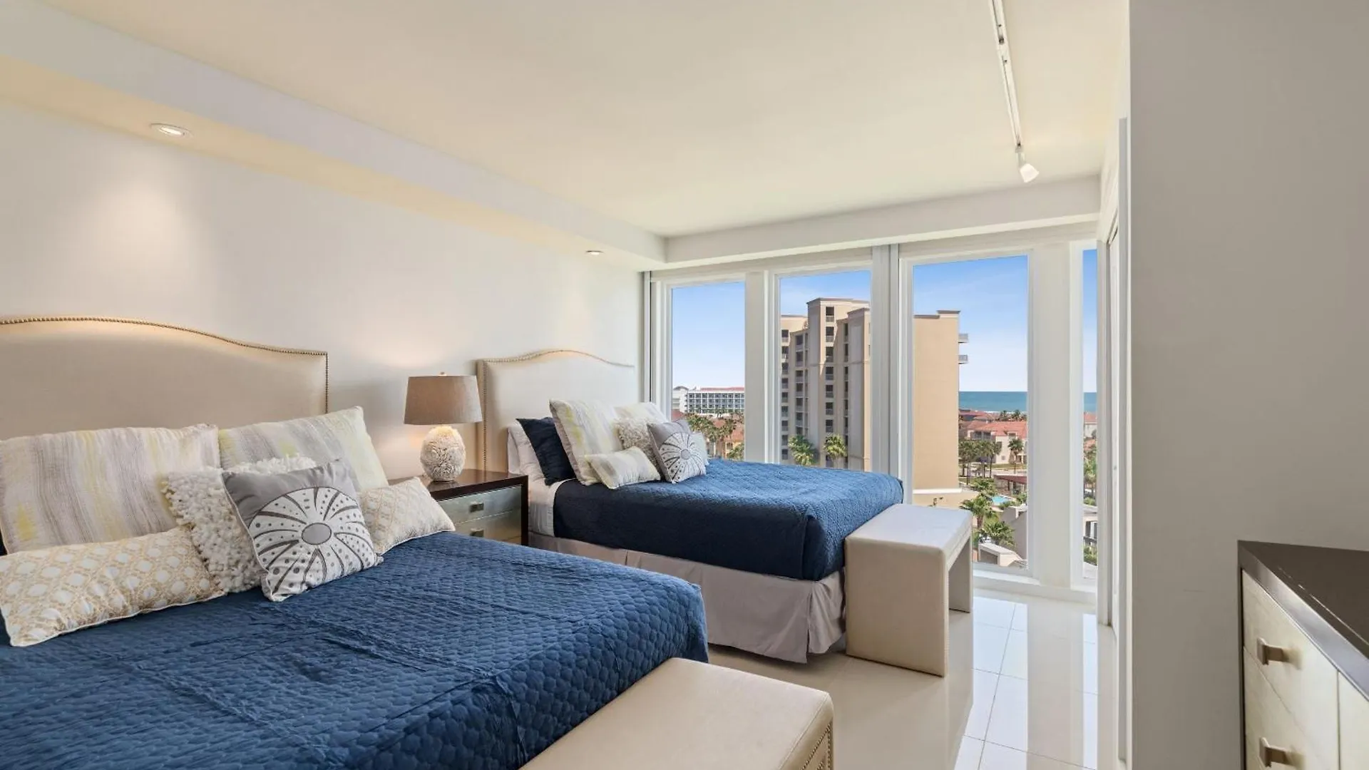 Apartment Modern With Ocean View Private Balcony *