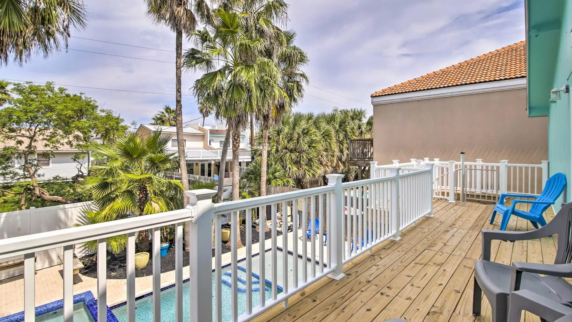 With Pool And Hot Tub Less Than 1 Block To Beach! *