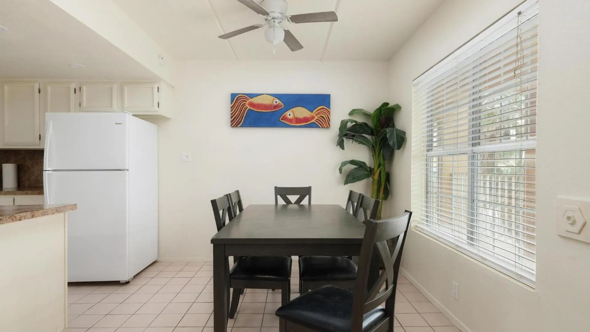 Lovely 2 Bed 2 Bath 2nd Floor By *